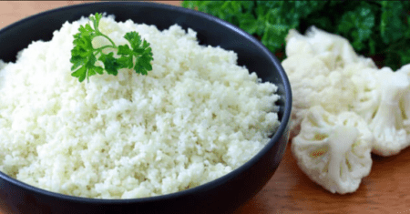 Receita fácil e rápida de arroz de couve-flor low carb